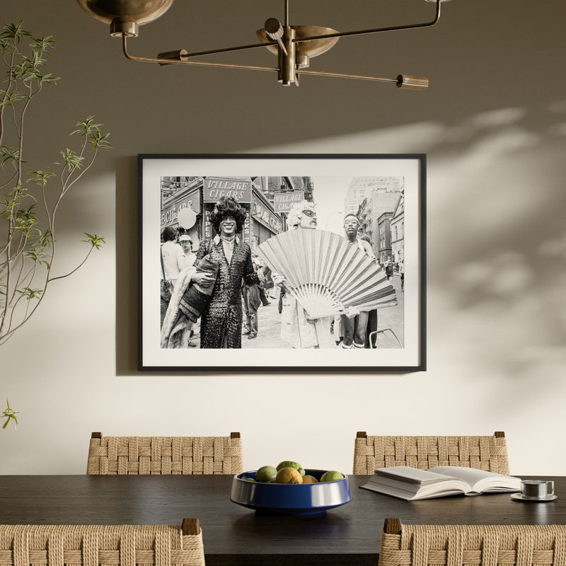Marsha P. Johnson à Pride March par Barbara Alper, W 40" x H 30", Black Maple