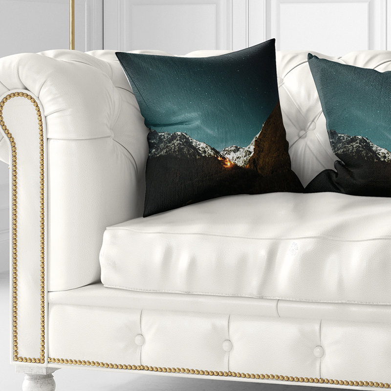 Coussin Printed Fire in Rugged Mountains, 16 po x 16 po, Coussin décoratif