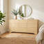 Commode en bois à 9 tiroirs pour chambre à coucher, largeur de 160 cm, chêne, avec un design aux lignes courbes.-375718231