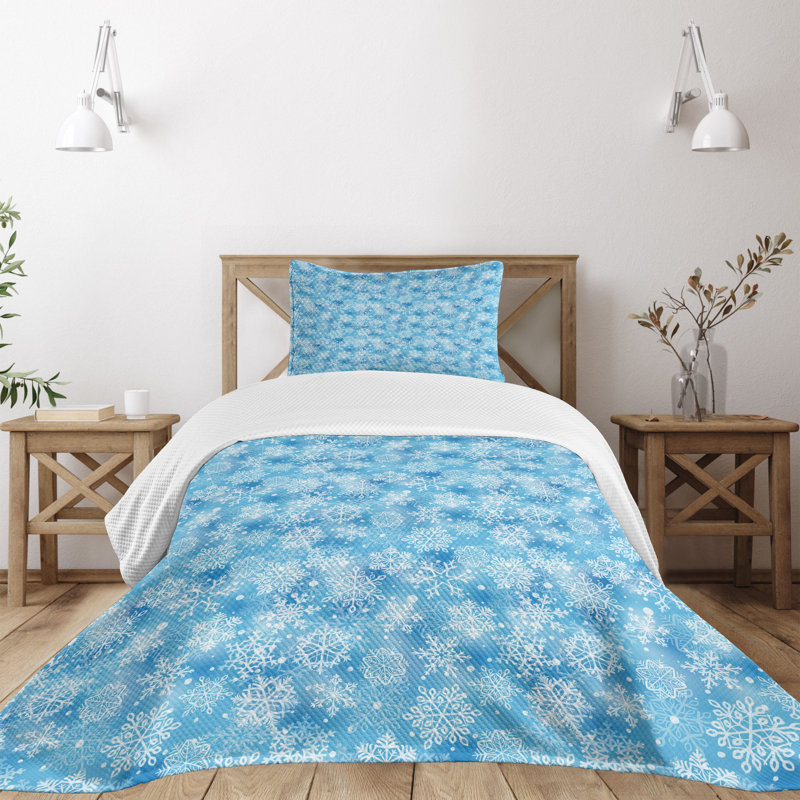 Ambesonne Ambesonne Snowflake Bedspread Set Pattern of Winter Pale Blue White