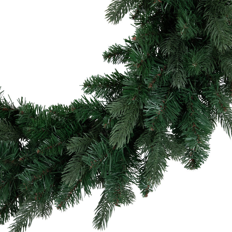 Couronne de Noël artificielle mixte en pin 30 pouces non éclairée