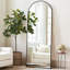 Miroir surdimensionné arqué en métal surdimensionné-570231696-570093160