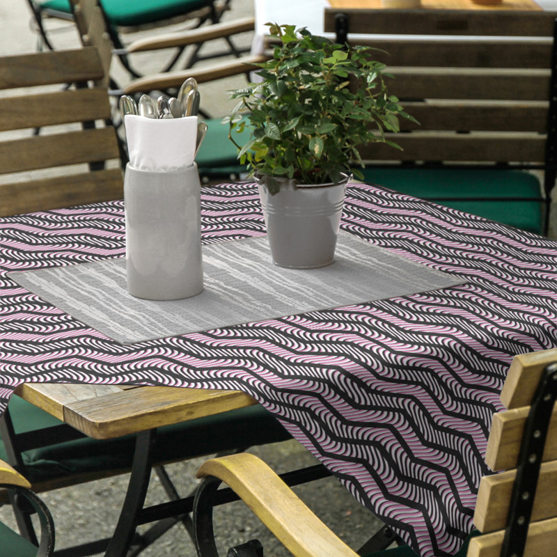 Nappe à chevrons ondulés Stephenie, Noir / Rose
