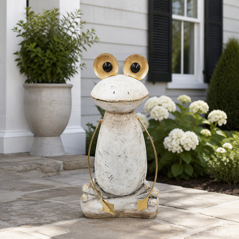 Figurine abstraite grenouille blanche en magnésium avec bras et yeux dorés, parfaite pour un décor moderne et rustique