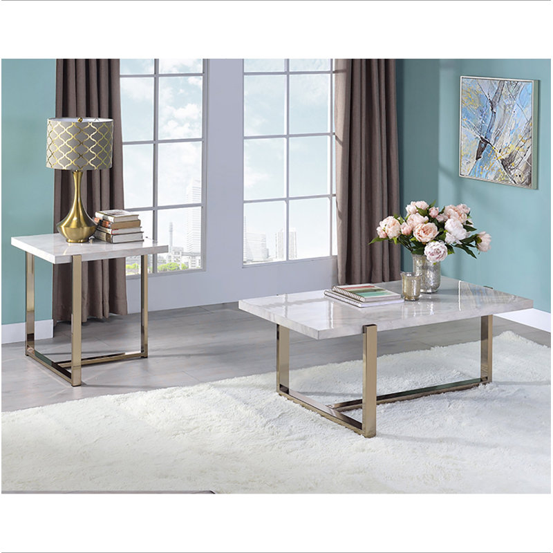 Table basse blanche et champagne