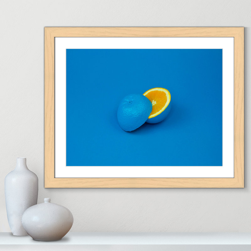 Pop orange en bleu par Davisuko, H 25 po x l 31 po x P 1,25 po, Papier naturel avec cadre cubique, Blanc