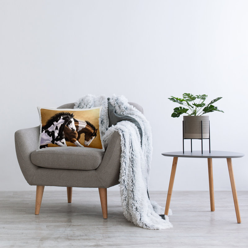 Coussin décoratif imprimé Wild & Free Mares par Victoria Schultz