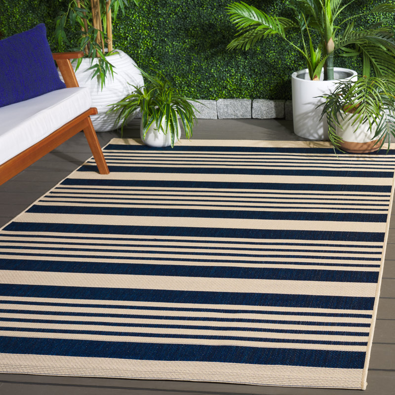 Tapis intérieur / extérieur rayé bleu marine / beige Arneshia, Rectangle 5 pi 3 po x 7 pi 7 po
