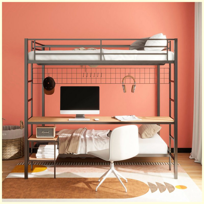 Lit superposé simple au-dessus d'un lit simple mat, meubles de chambre à coucher et de bureau peu encombrants