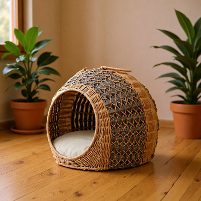 Portable Hand-Woven Round Pet Bed – PP Rattan Semi-Enclosed Cat Nest with Carry Handle, Waterproof All-Season Small Pet House for Cats & Tiny Dogs, Brown