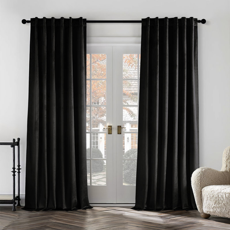Paire de rideaux occultant avec passe-tringle Ike, L 52 po x L 90 po, Noir