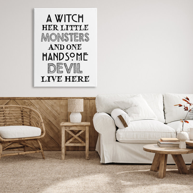 «Quirky Halloween Family», citation rayée, typographie, phrase, encadrement noir, art texturé par lettres et lignes