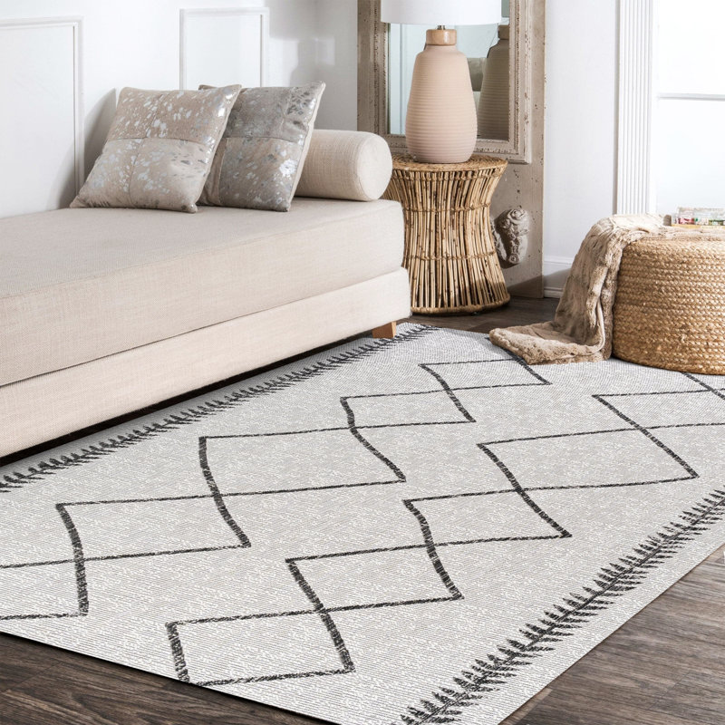 Wilmot Tribal Diamond Trellis Ivory/Black Indoor/Outdoor Rug, Rectangle 5'2" x 7'5"