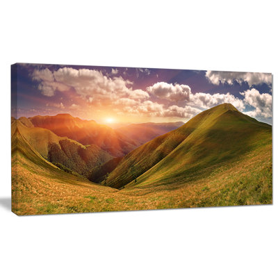 «Sunrise Over Green Mountains», reproduction de photo sur toile tendue