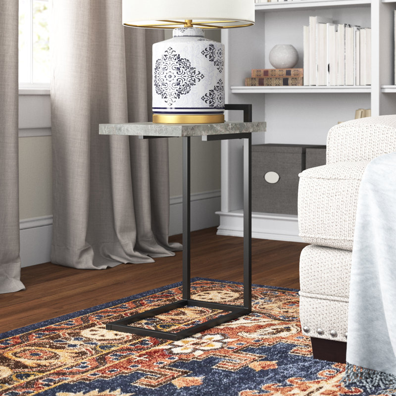 Table d'appoint Maxwell en forme de C avec port de charge USB, Faux-marbre gris, Gunmetal