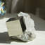 Pyrite cubique Antley défiant la gravité
