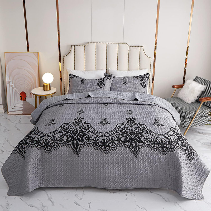 3-Piece Damask Quilt Set - Lightweight Soft Bedspread for Bedroom Decor (1 Quilt, 2 Shams), Queen Coverlet + 2 Shams