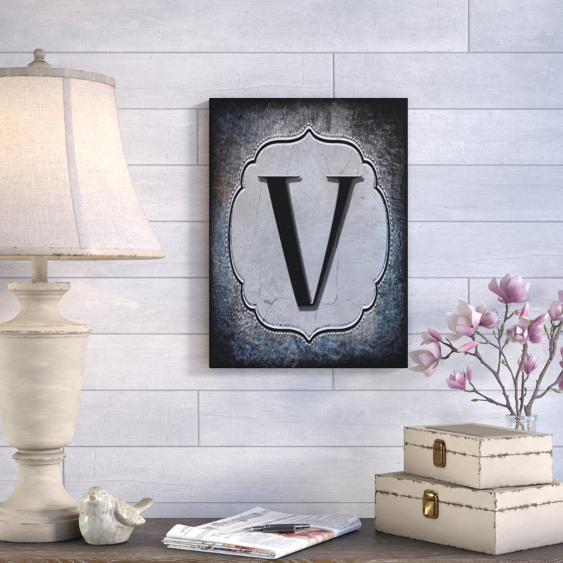 « letter v », art textuel sur toile tendue, H 19 po x l 14 po x P 2 po