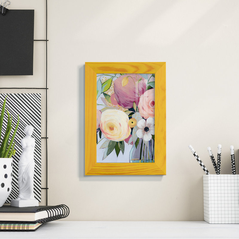 Georgia Bouquet I, encadré sur papier, H 9 po x l 7 po x P 1 po, Jaune