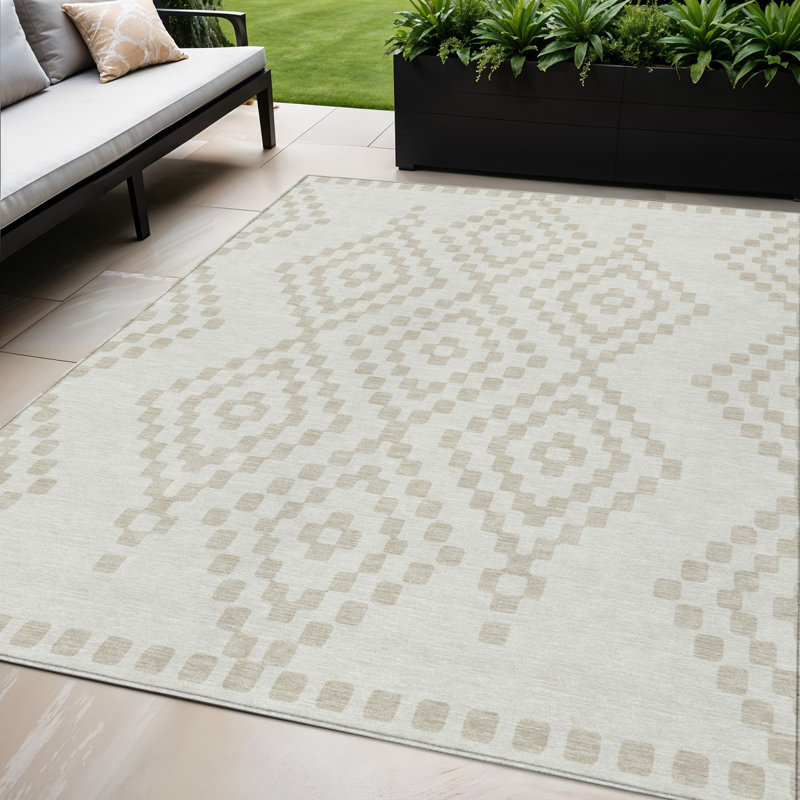 Tapis extérieur lavable à motif géométrique ivoire et beige 5 pi x 8 pi