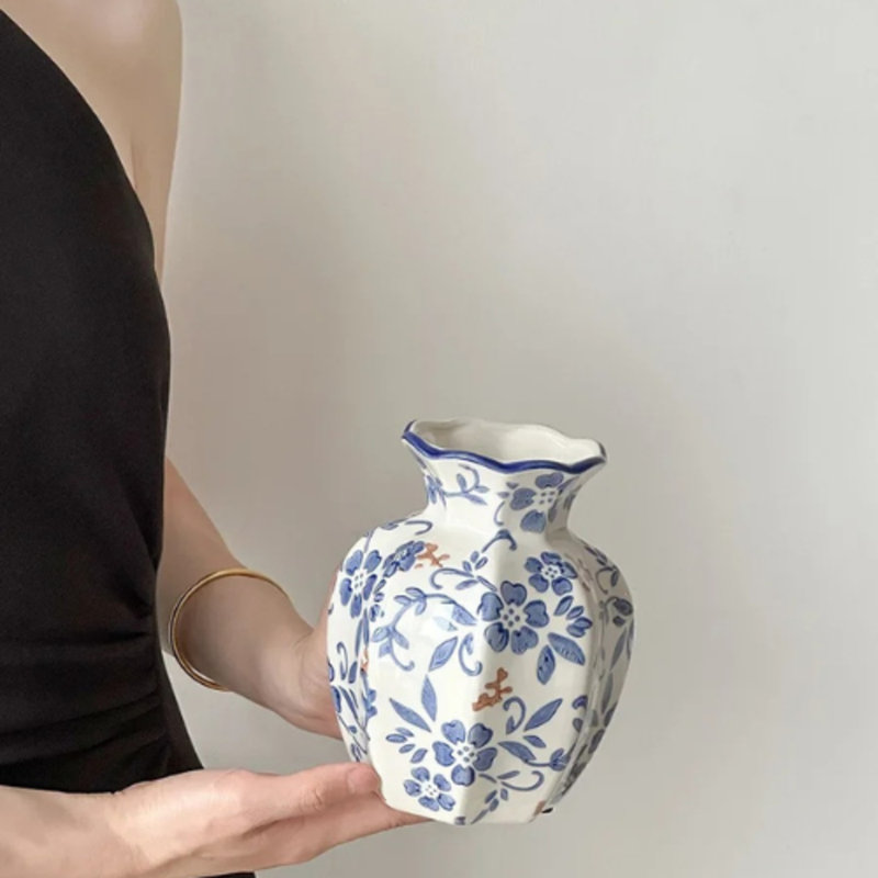 Vase en céramique bleu et blanc peint à la main