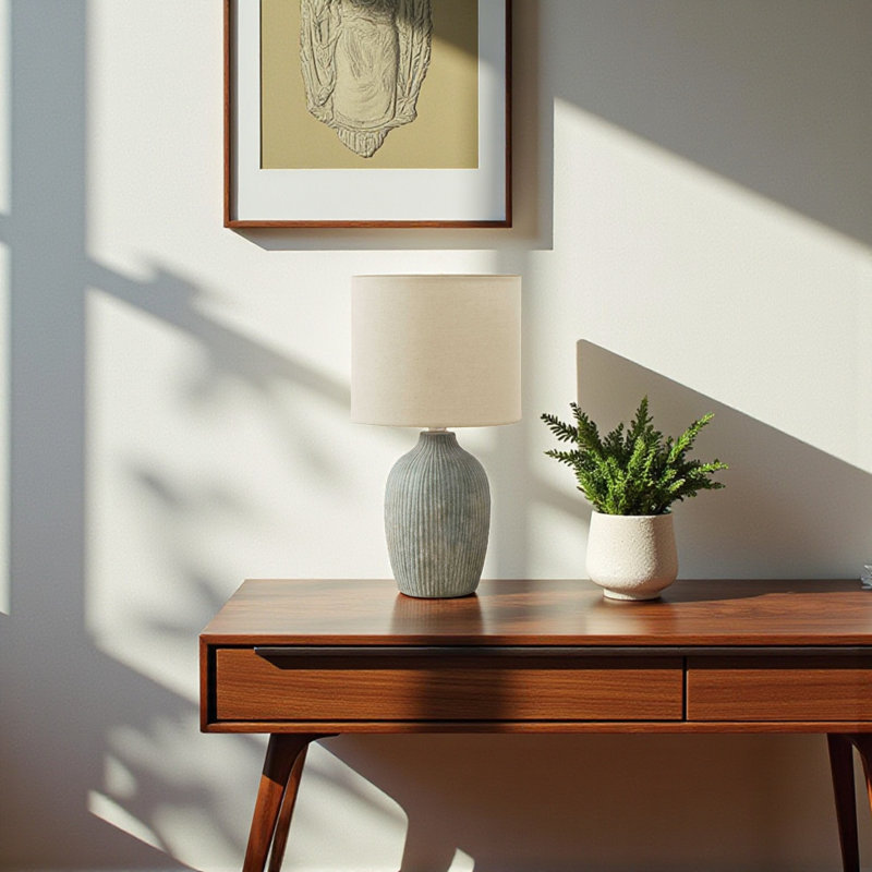 Lampe de table en céramique beige à abat-jour vert moderne et contemporain H 17,36 po x l 9,36 po x P 9,36 po Benjamin