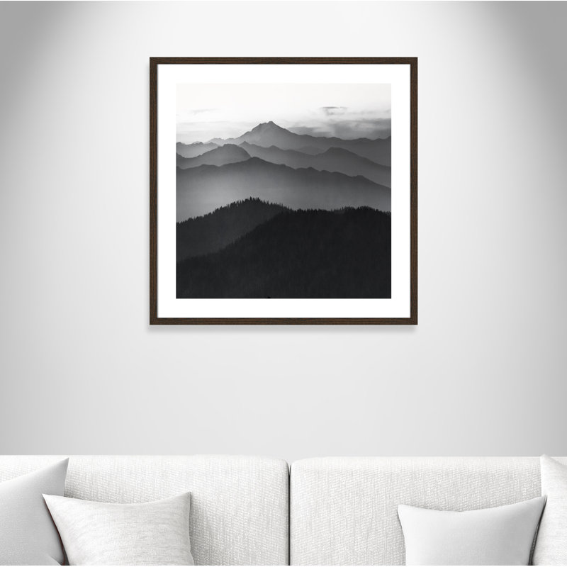 Cascades par Danita Delimont - reproduction de photo encadrée, H 27,5 po x l 27,5 po x P 0,75 po, Encadré de bois de noyer