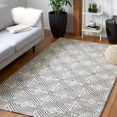 Marbella 451 Area Rug In Ivory / Black