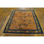 Tapis carré chinois à motif géométrique de couleur corail antique à la fin du 18e siècle