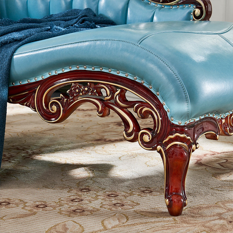 Élégante chaise sculptée en bois massif, Orienté à gauche (vu de face)