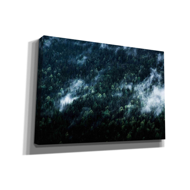 «Foggy Forest Mountain» par Nicklas Gustafsson, H 18 po x l 26 po x P 0,75 po