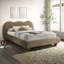 Lit très grand Eastern en brun, pieds en bois rond rembourrés Boucle, magnétisme moderne, lit brun dos camel, taille, ambiance transitionnelle contemporaine, velours-130847546