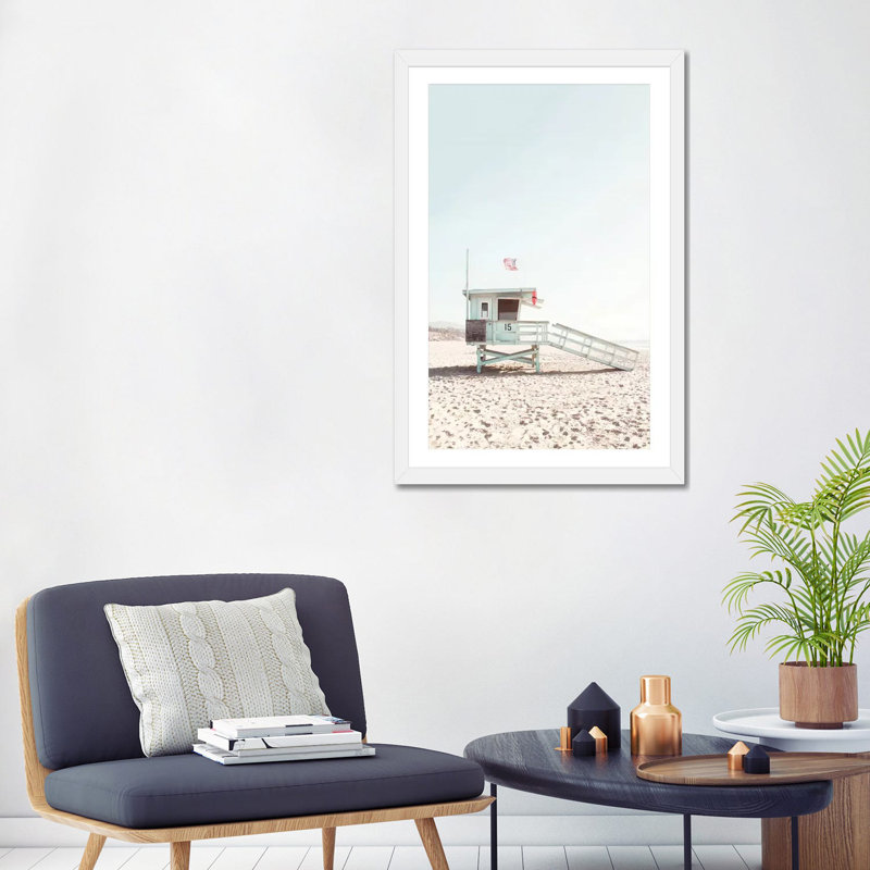 «Lifeguard Hut» par Sissi & Seb - reproduction de photo, H 32 po x l 24 po x P 1 po, Papier encadré blanc, Blanc