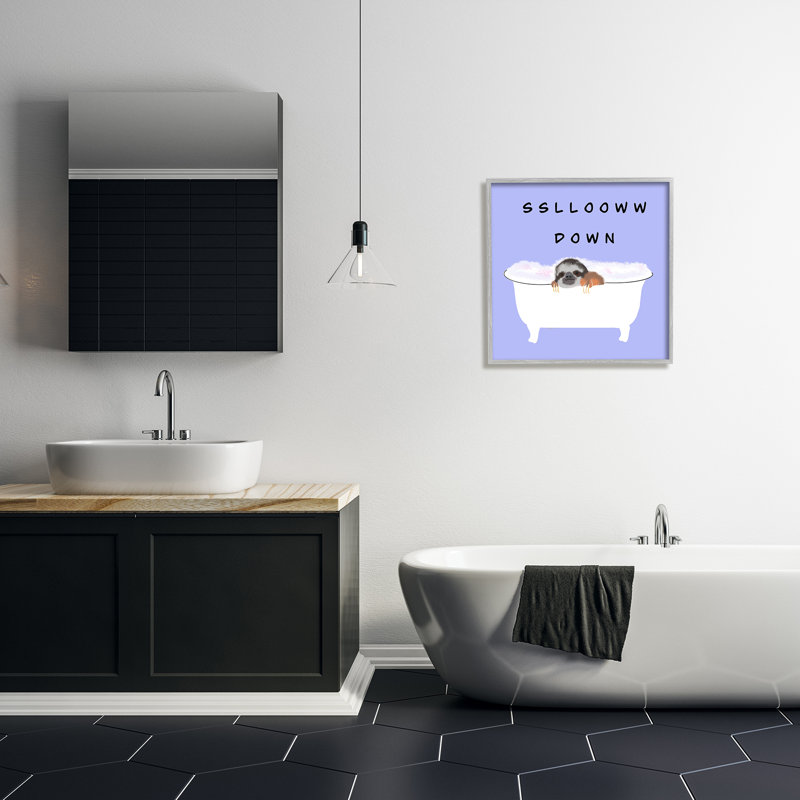 «Fia Slow Down Baby Sloth Bath Bath Lavender» par Ashley Singleton - impression sur bois, H 24 po x l 24 po x P 1,5 po