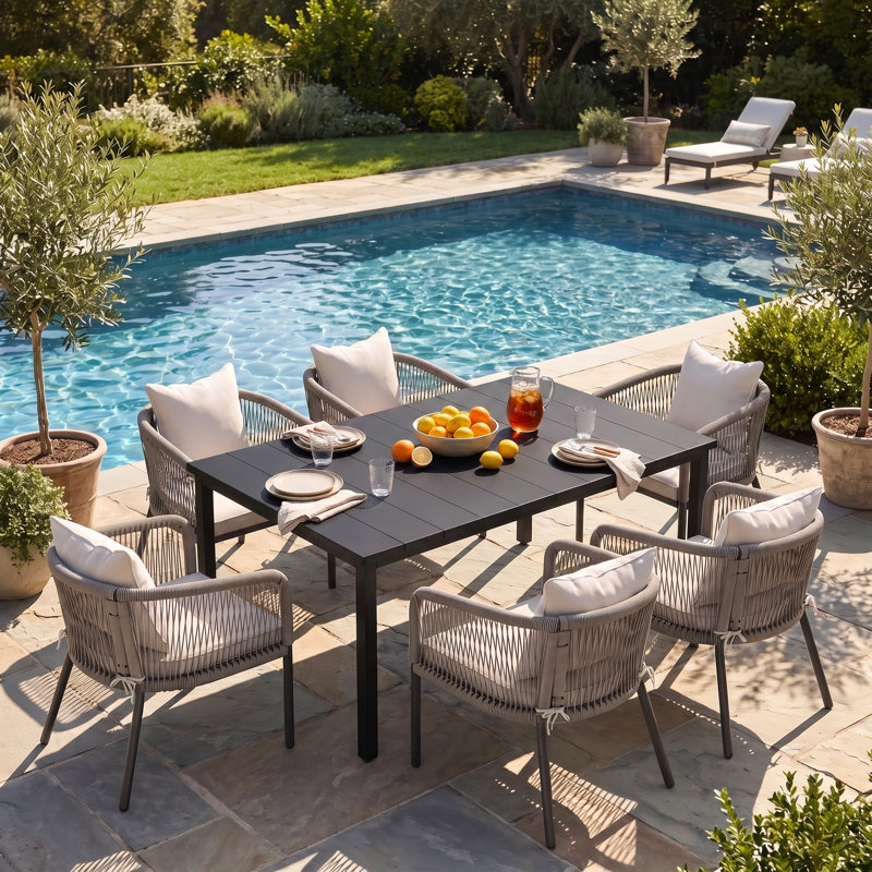 Ensemble repas pour 6 personnes avec table de salle à manger rectangulaire 63 po et 6 chaises en rotin avec coussins et coussins