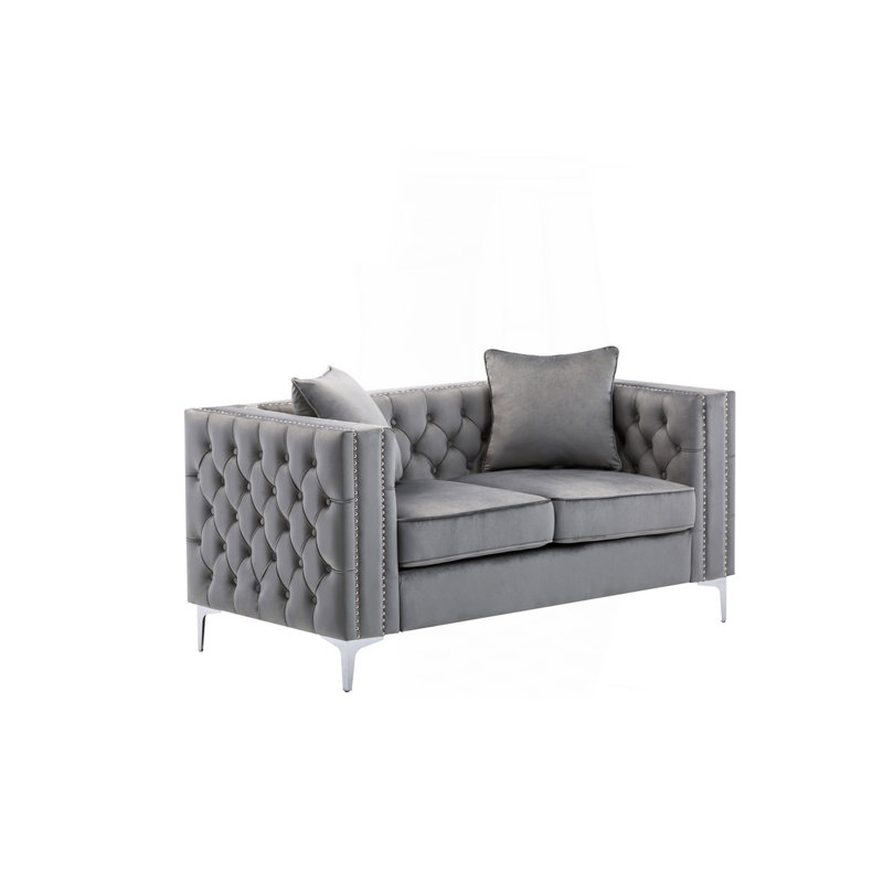 Causeuse en velours gris 63 po