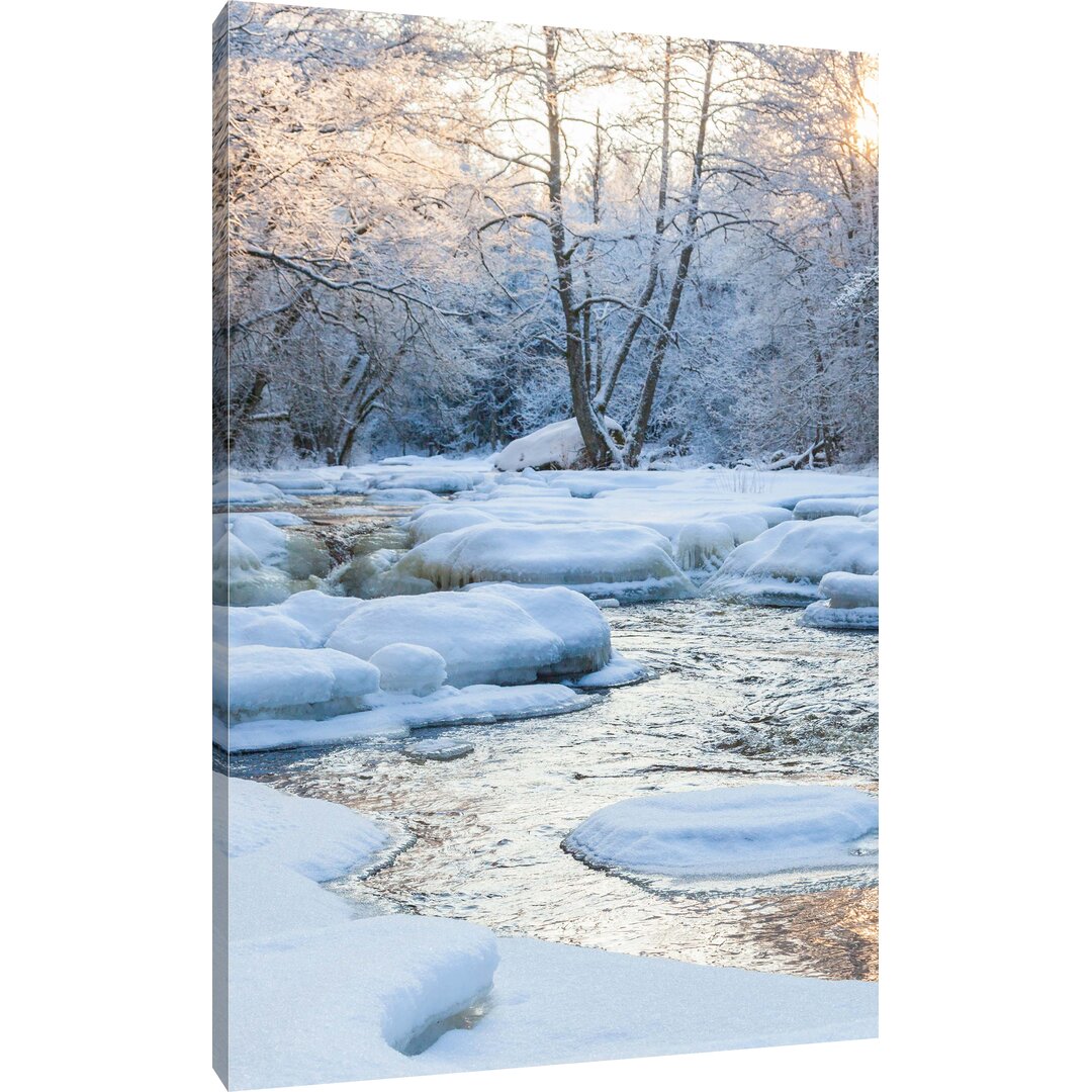 Leinwandbild Bach in Winterlandschaft, Fotodruck