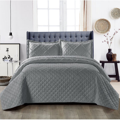 Fairdale Polyester Bedspread with Pillow Shams Included