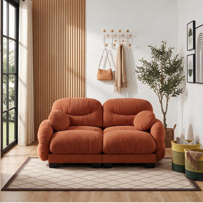 Canapé modulable deux places en chenille plissée avec siège ergonomique en mousse, accoudoirs incurvés et 2 coussins décoratifs
