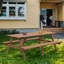 Table de pique-nique d'extérieur en bois avec bancs intégrés pour les réunions de groupe et la détente-1208741966
