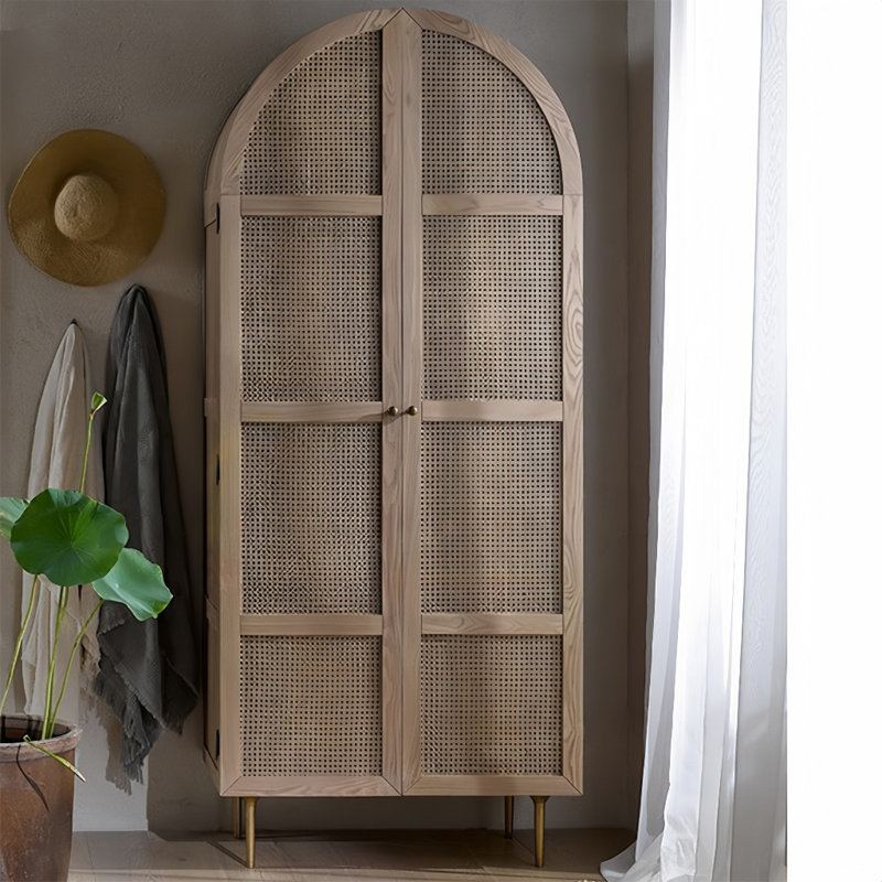 Garde-robe simple et rétro en rotin