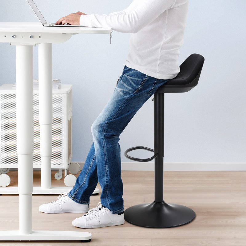 Tabouret de bureau debout noir, chaise de bureau debout réglable en hauteur, tabouret ergonomique avec repose-pieds et tabourets pivotants à 360 ° pour la maison de bureau