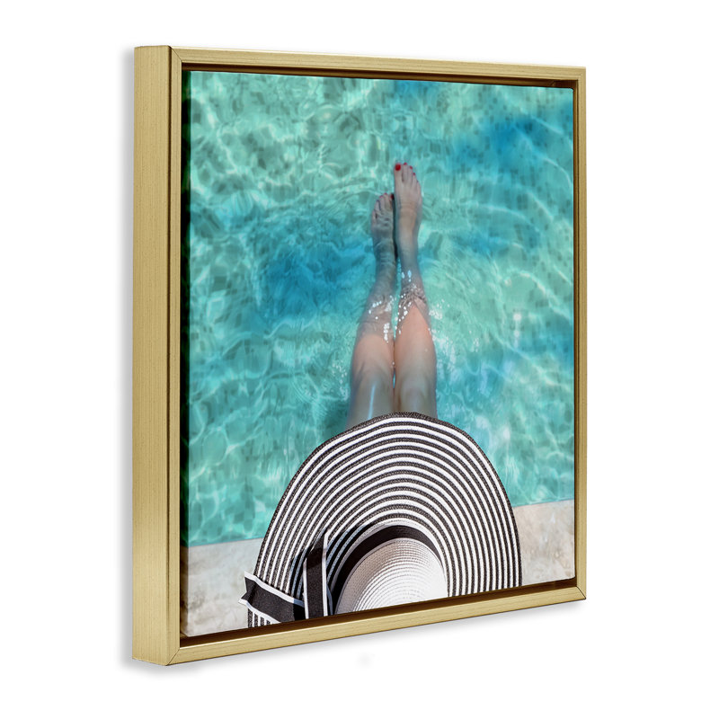 Vue des ondulations de la piscine d'été, Cadre flottant métallique doré, H 18 po x l 18 po
