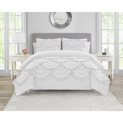 DESIGN STUDIO Scallop Ruffle White Garment Washed Soft Solid Quilt Set