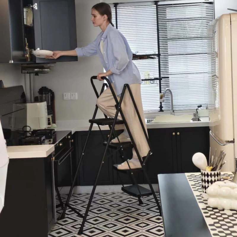 Échelle de tabouret pliante en 4 étapes légères - Pédales larges antidérapantes, poignée de sécurité, polyvalente pour la maison / le bureau