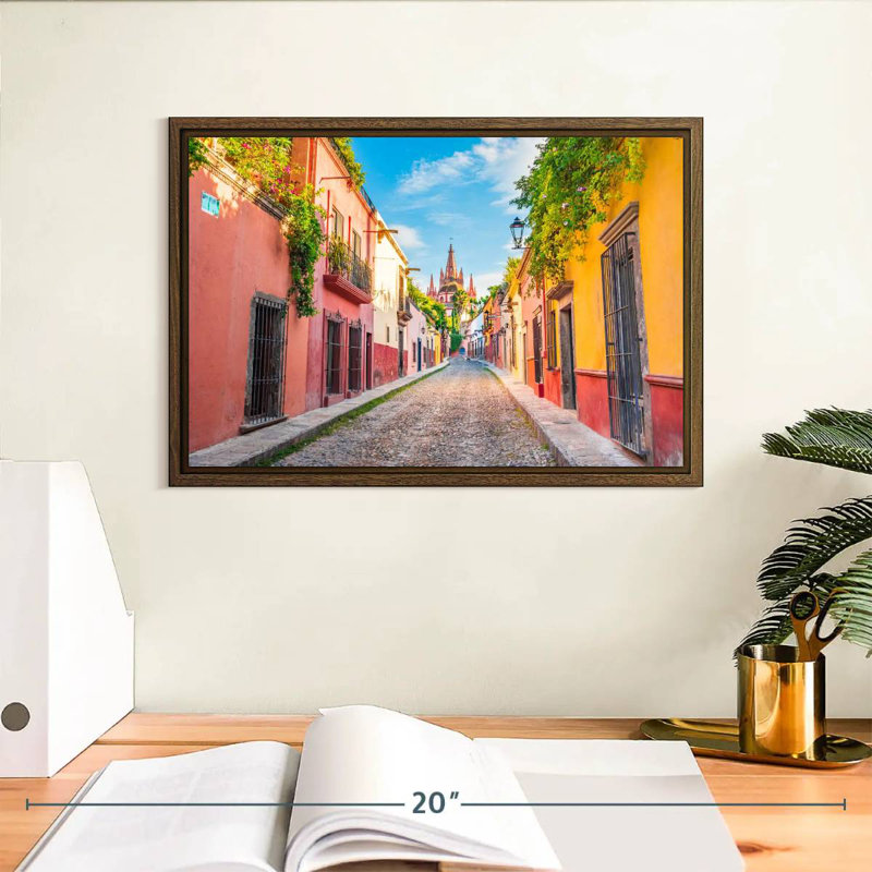 Pittoresque rue San Miguel, 13 po x 9 po, Cadre flottant noyer