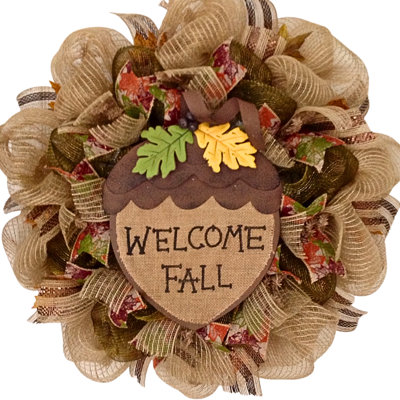 Couronne d'automne avec gland de bienvenue