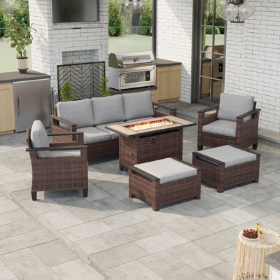 Ensemble de patio 6 pièces avec foyer extérieur de 45 po, canapé en rotin PE avec repose-pieds et structure robuste