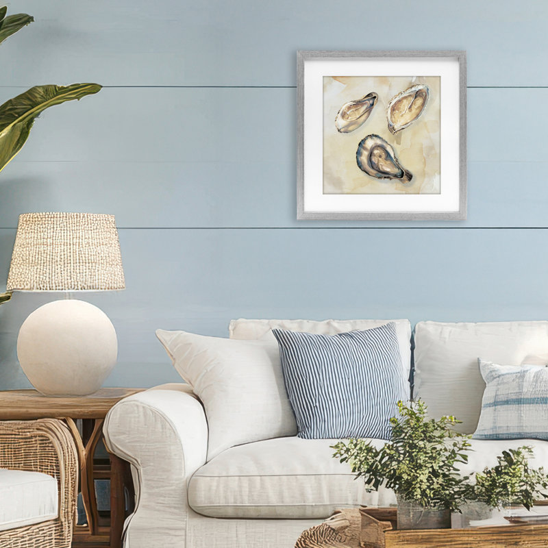 «Oyster Trio on Beige», reproduction encadrée sous verre, conception de CAD, H 16 po x l 16 po, Cadre de ferme gris