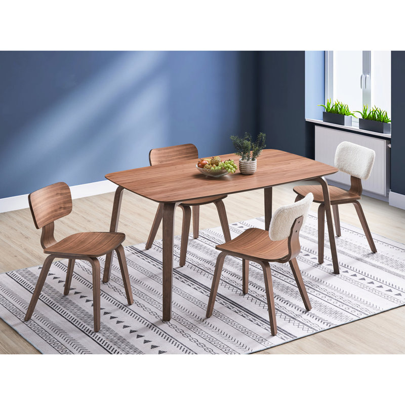 5 pièces, salle à manger à finition noyer avec 1 table rectangulaire, 2 chaises en bois